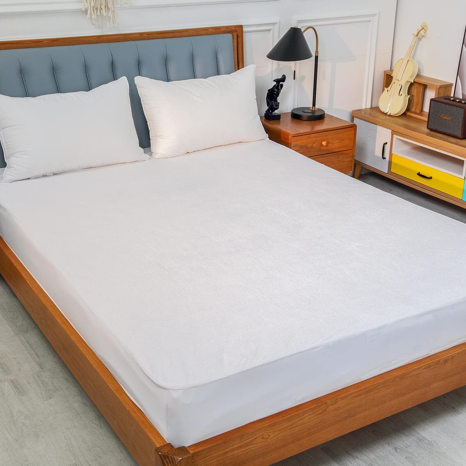 Kingnex Queen Size Mattress Protector Waterproof Soft Queen, White