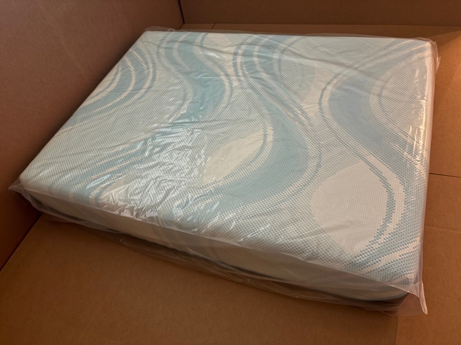 Tempurpedic Luxe Breeze Medium Hybrid 2.0 King Mattress MSRP $6399 BRAND NEW!