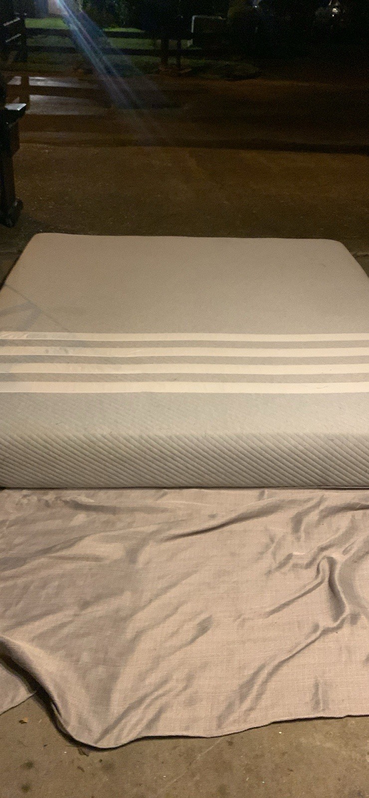 King Leesa Original Medium Memory Foam w Breathable Knit Cover
