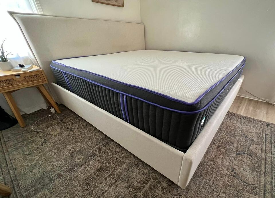 Nectar Premier Hybrid King Size Mattress – 13″ Height – Amazing Condition!