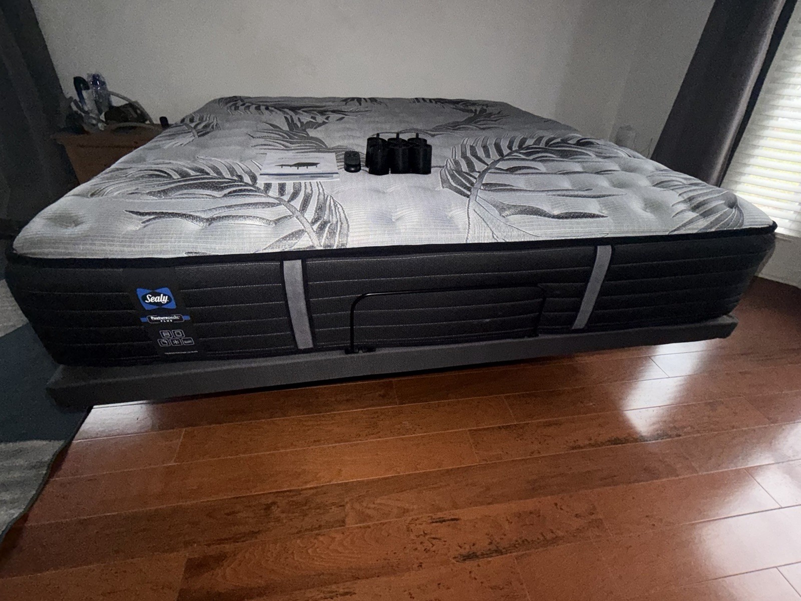 Adjustable Bed Frame & Sealy Posturepedic plus mattress King Size Bedroom set