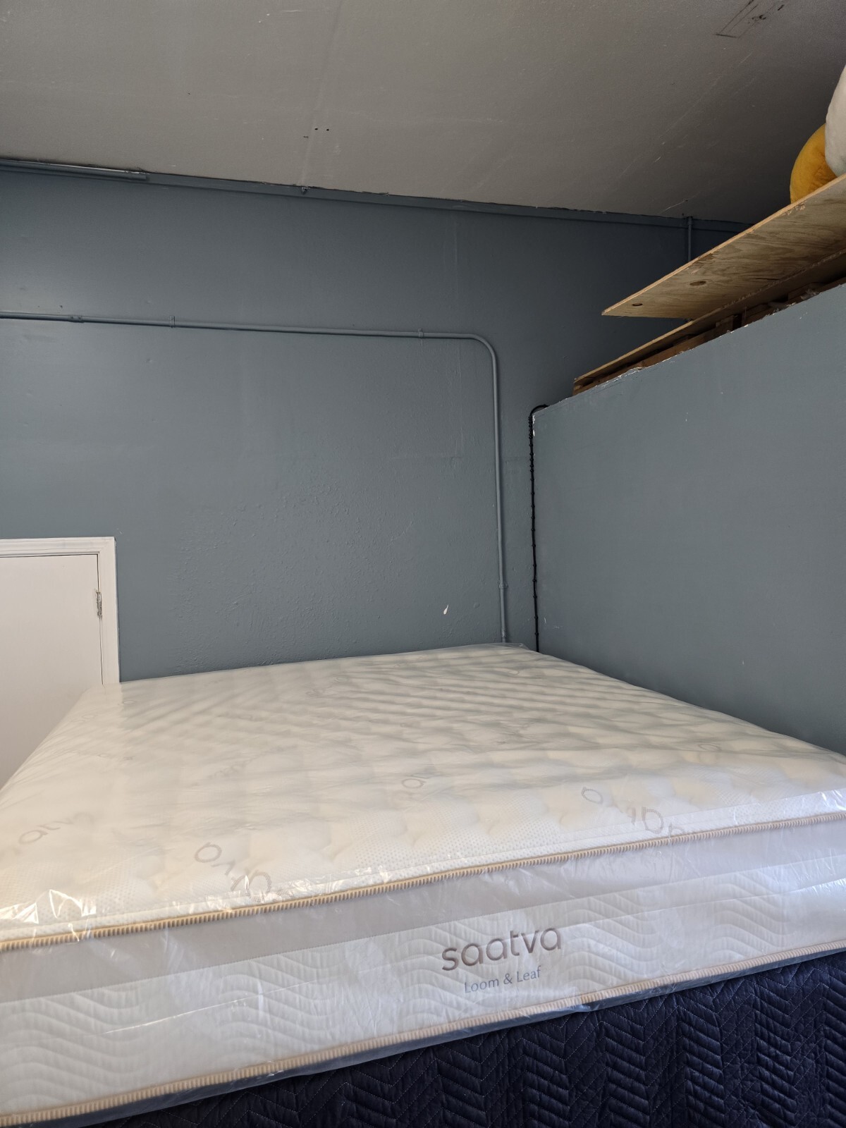 Saatva Loom&Leaf Cal-KING SIZE FIRM