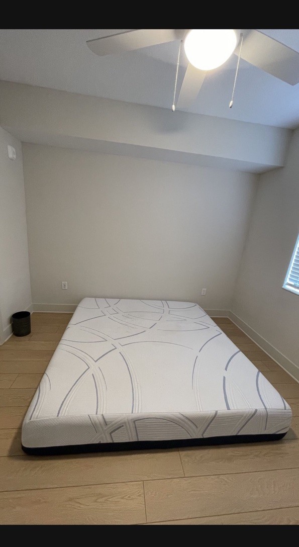 Nectar Queen Memory Foam Mattress Medium Firm Abstract Print White Blue Used