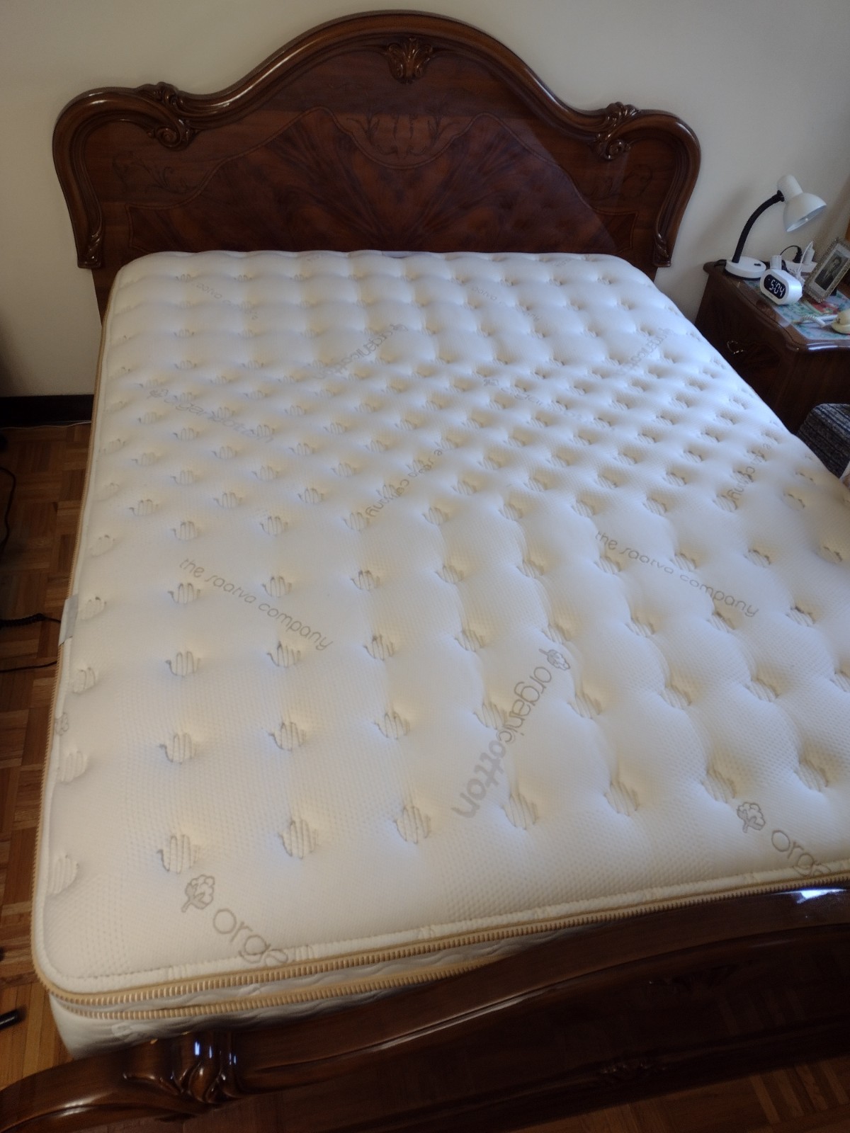 Saatva Classic Queen Mattress 11.5″ Luxury Firm and Slatted Metal Base – PICKUP