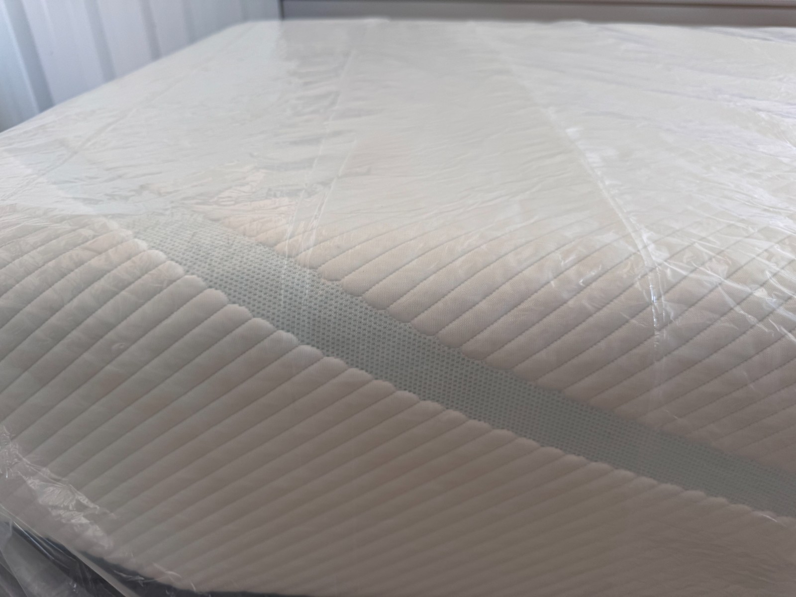 Tempur-pedic mattress Adapt Medium Contour Twin XL/ Split King ex-display.