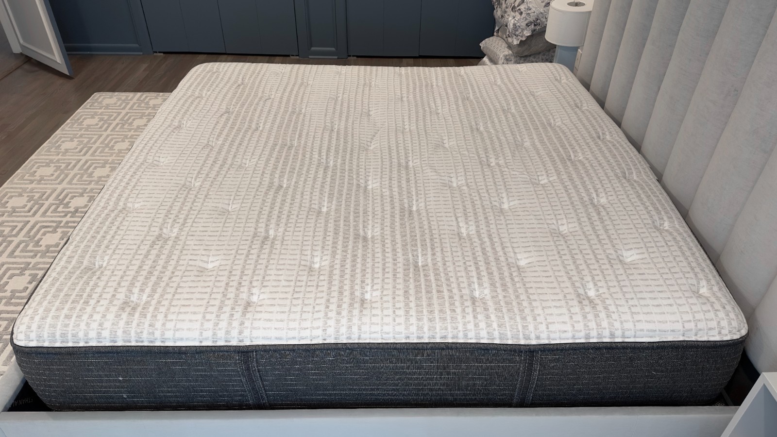 Simmons Beautyrest Silver BRSC-BOLD King 12″ Mattress – 700810290-1060 Mfg 2019