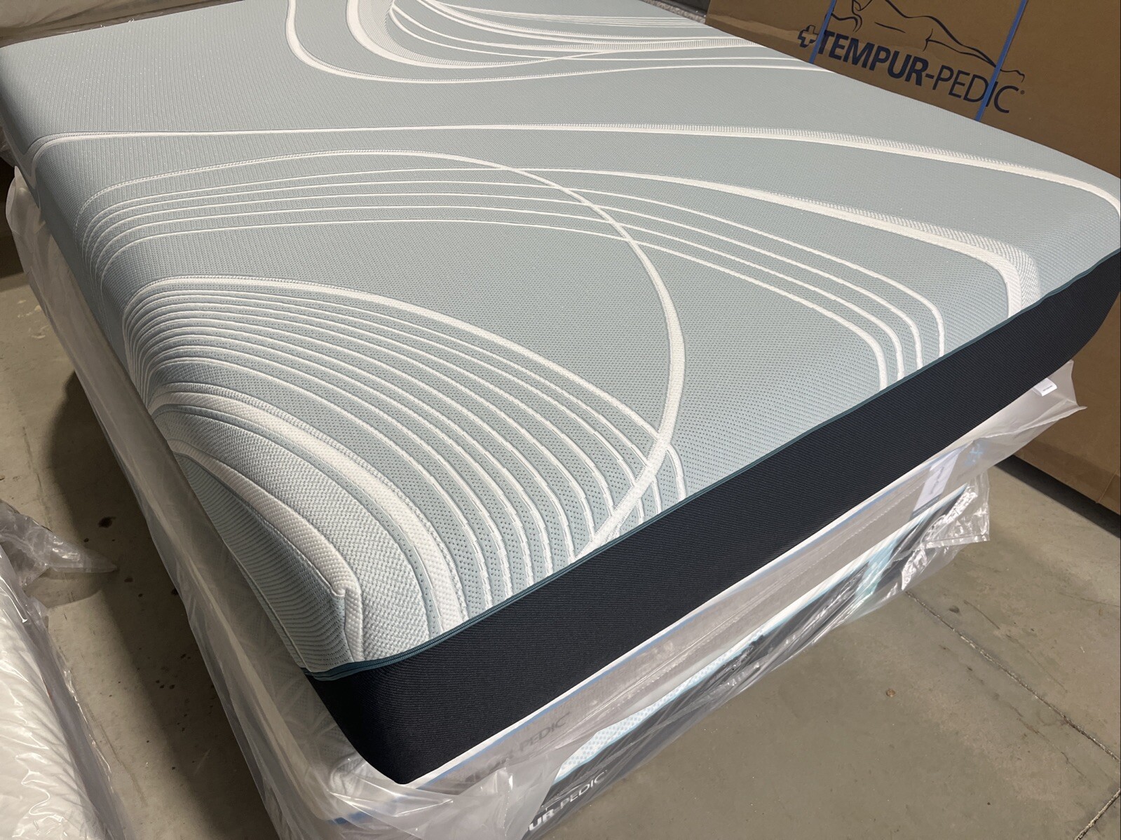 New Tempurpedic LuxeAdapt Soft 2.0 Queen Mattress $4,699 Free Shipping