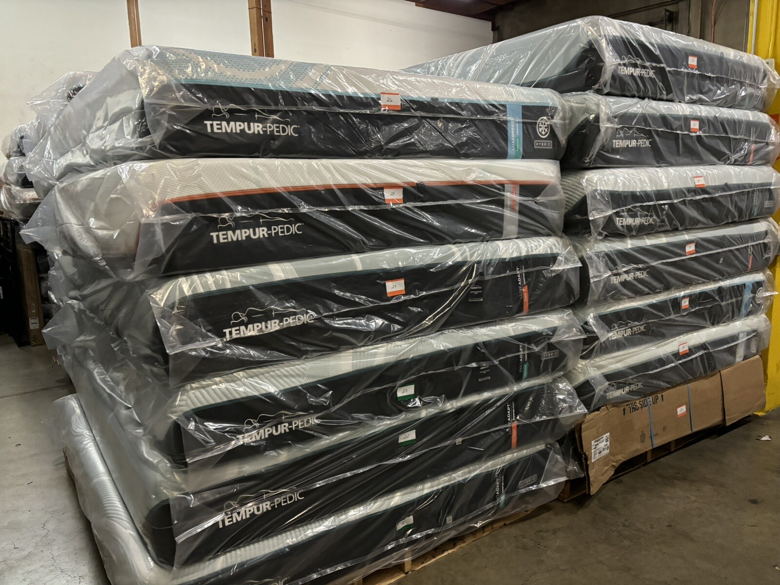 New King TEMPURPEDIC LUXEBREEZE Medium Hybrid Mattress 10* Cooler 2024 Model
