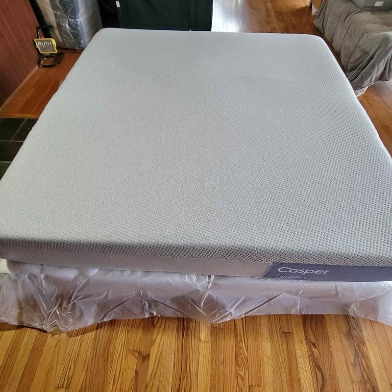 Casper Cloud One Mattress KING / FREE Delivery