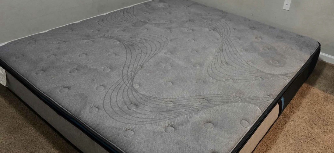 Gray Tufted Mattress with Abstract Print for Bedroom, Rectangle