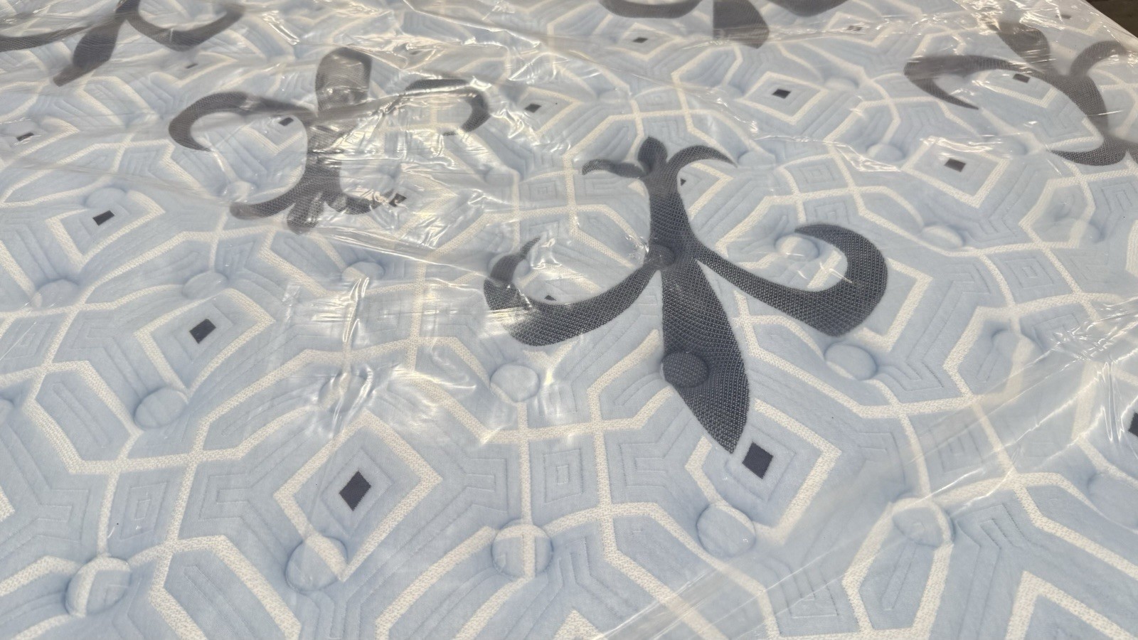 King Stearns & Foster Estate Firm Mattress MSRP $3299