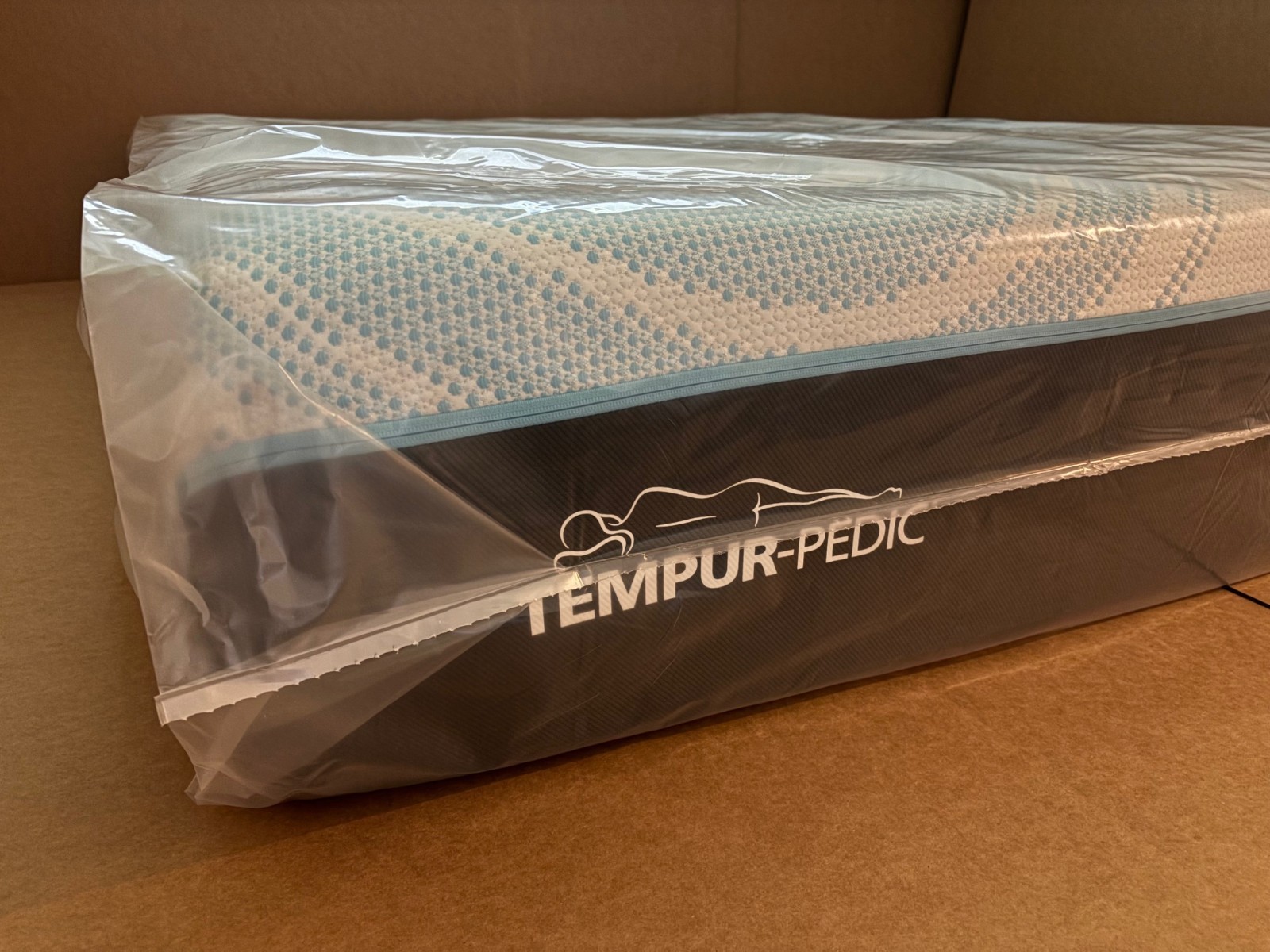 Tempurpedic Luxe Breeze Medium Hybrid 2.0 King Mattress MSRP $6399 BRAND NEW!