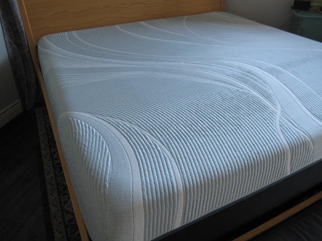 TempurPedic ProAdapt 2.0 Medium Hybrid KING mattress, excellent used condition