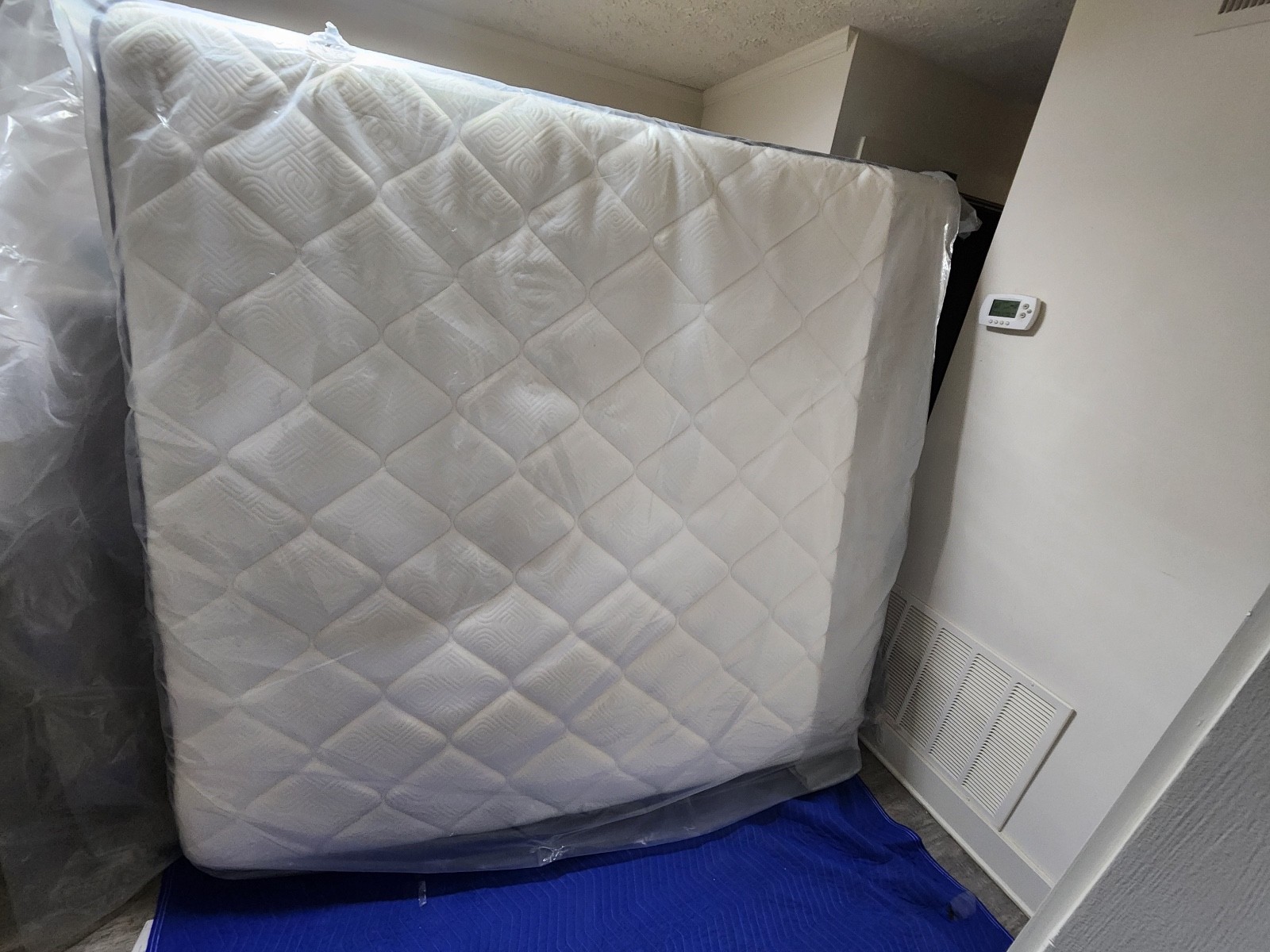 Sealy King Size Mattress and Box spring set | Posturepedic Plush | Luxury Bed