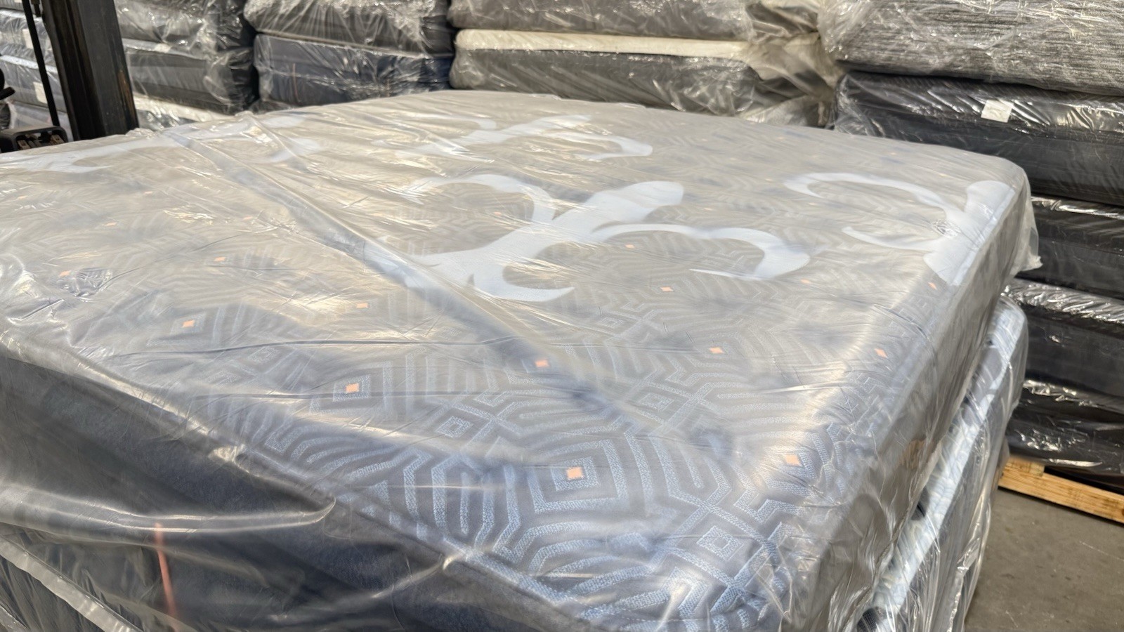 King Stearns & Foster Estate Firm Mattress MSRP $3299