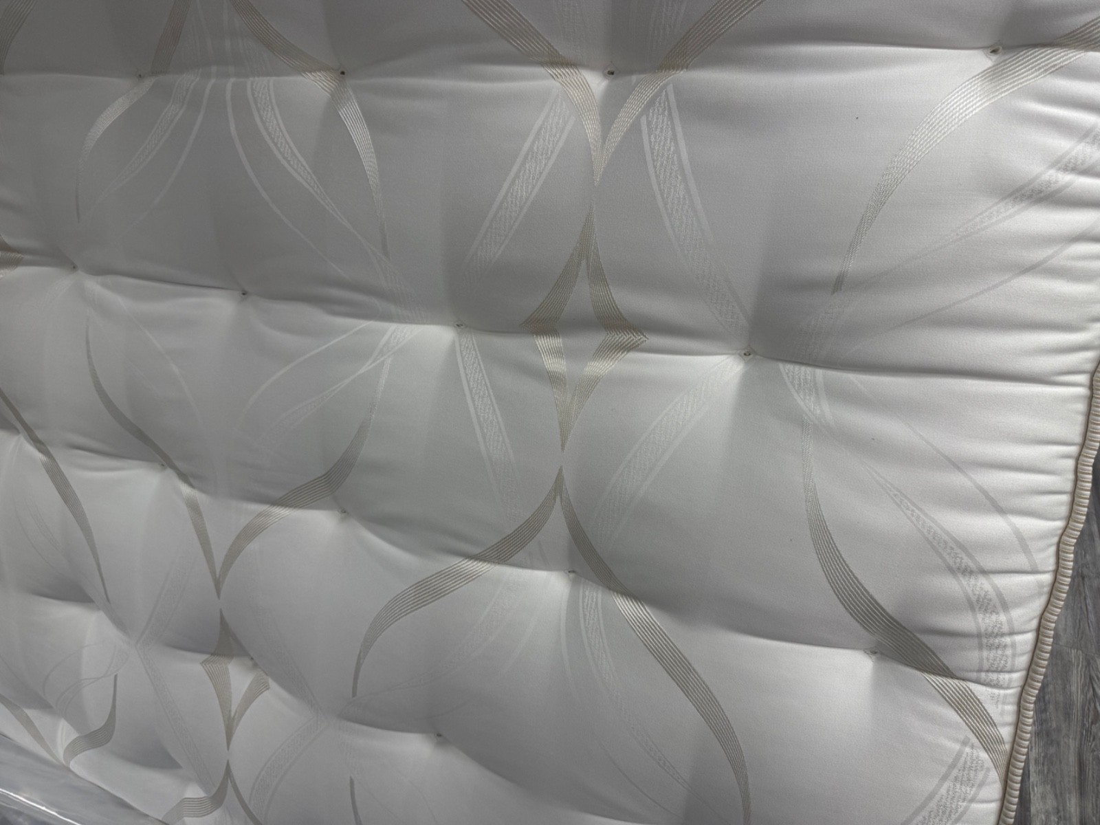 TempurPedic LUXE BREEZE HYBRID 2.0 SPLIT CALIFORNIA KING MATTRESS NEW CLEARANCE