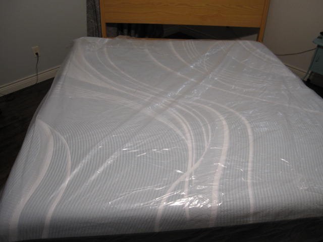 TempurPedic ProAdapt 2.0 Medium Hybrid KING mattress, excellent used condition