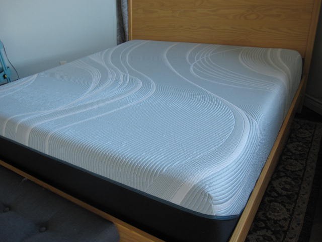 TempurPedic ProAdapt 2.0 Medium Hybrid KING mattress, excellent used condition