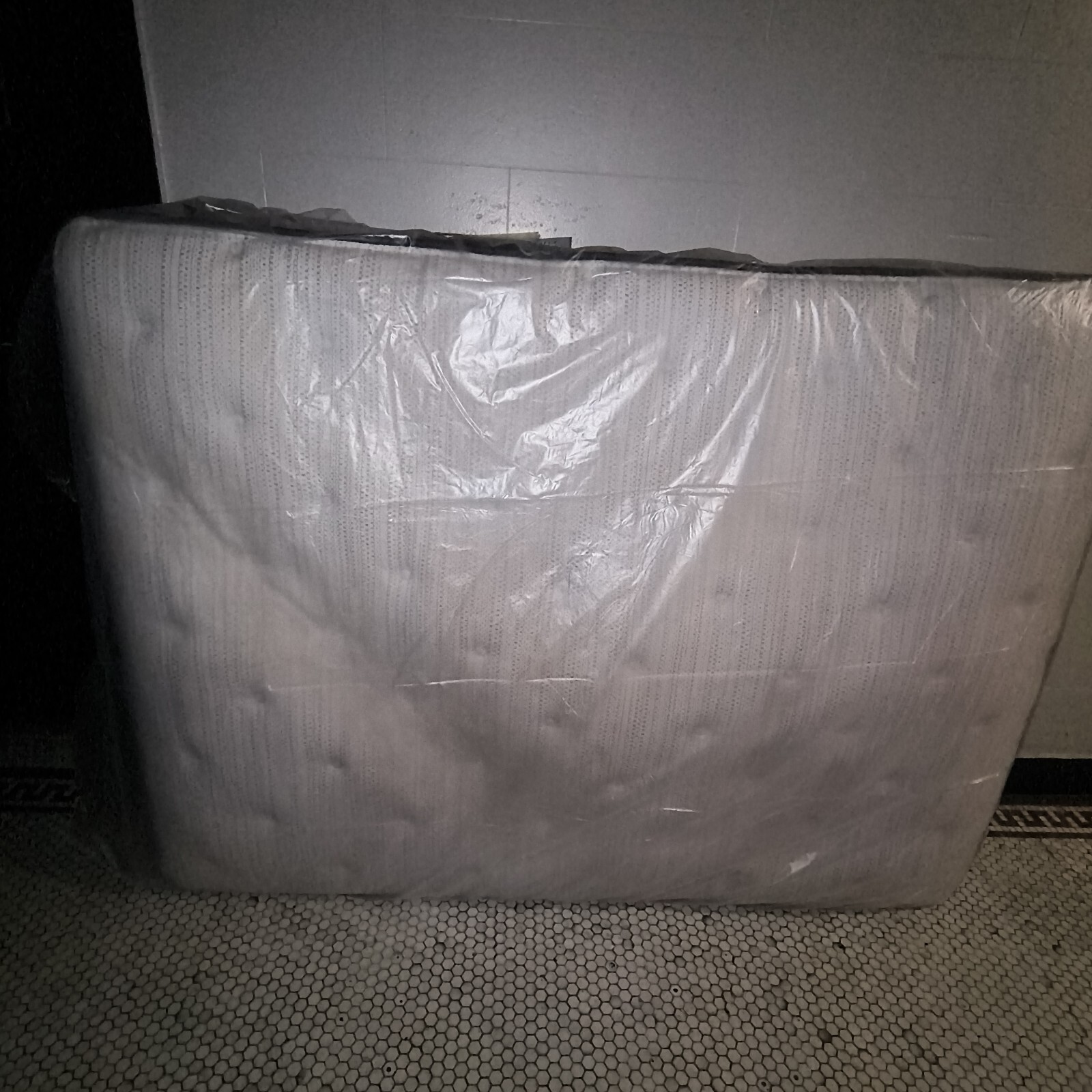 Sealy 12 inch Firm Mattress Queen Prime, have a 10 year warranty,