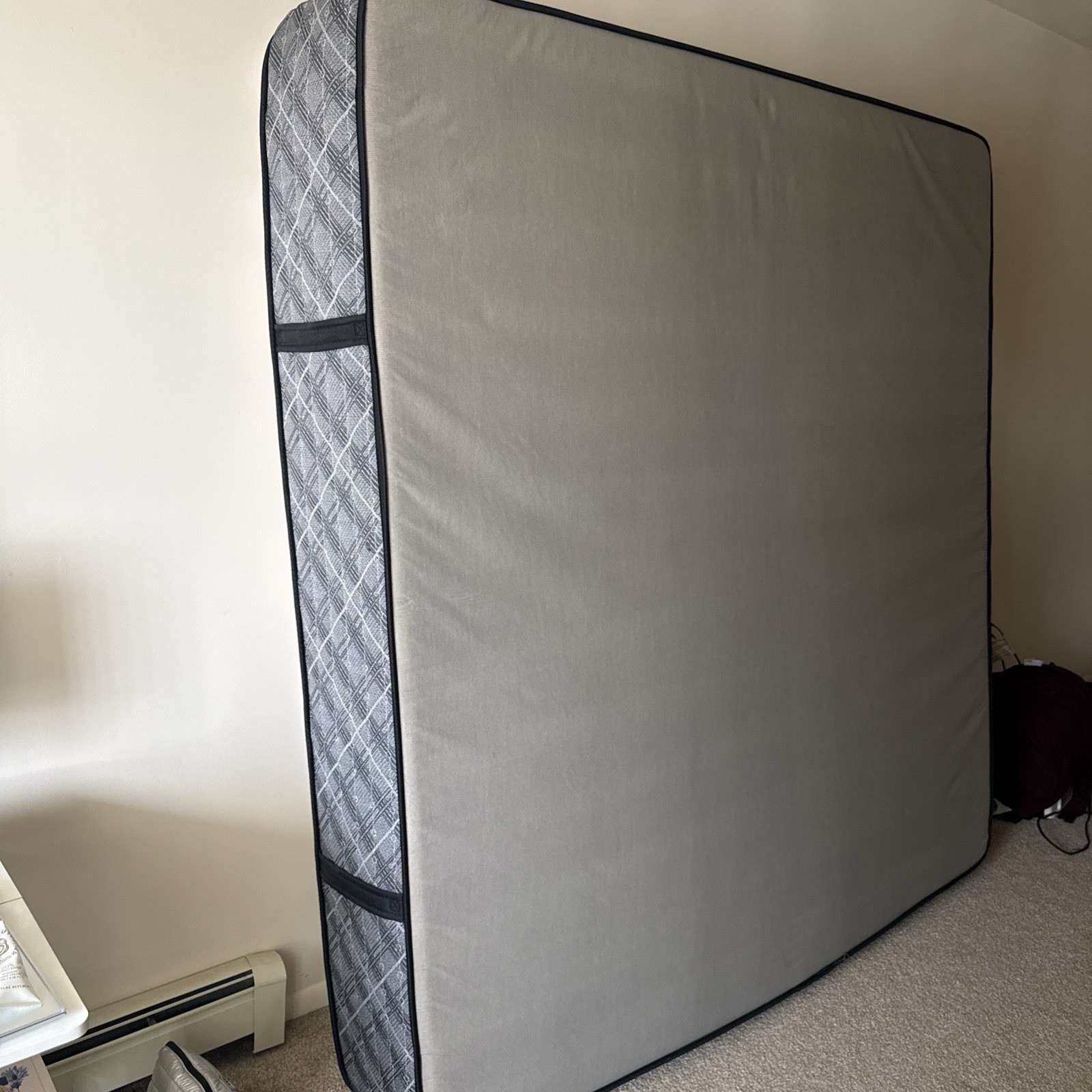 King Size Gray and White Mattress with Geometric Pattern for Bedroom