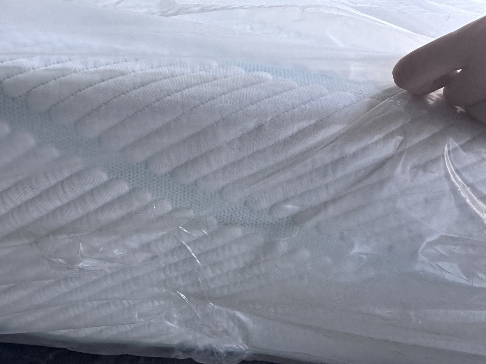 Tempur-pedic mattress Pro Adapt Medium Contour Twin XL/ Split CK ex-display.