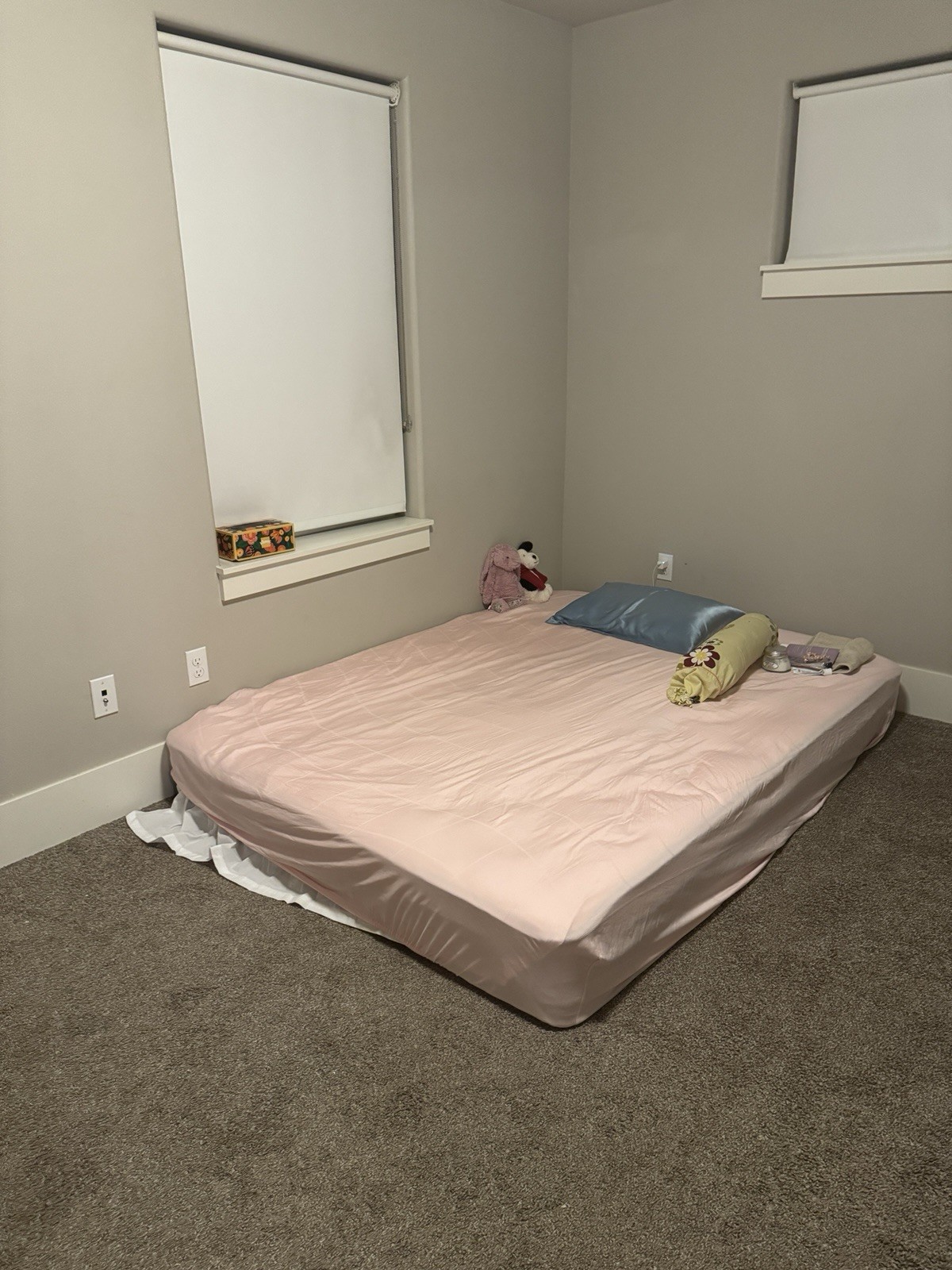 White Firm Queen Mattress 10inch (Not include the pink bedding cover)