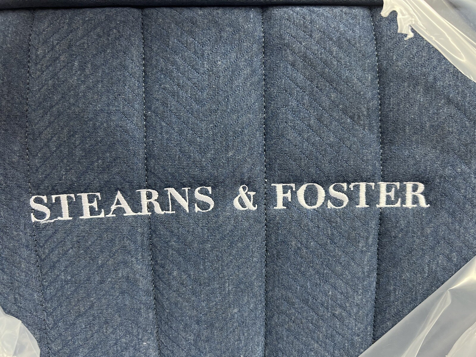 STEARNS & FOSTER LUX ESTATE KING MEDIUM Firm 14.5″ MATTRESS NEW CLEARANCE