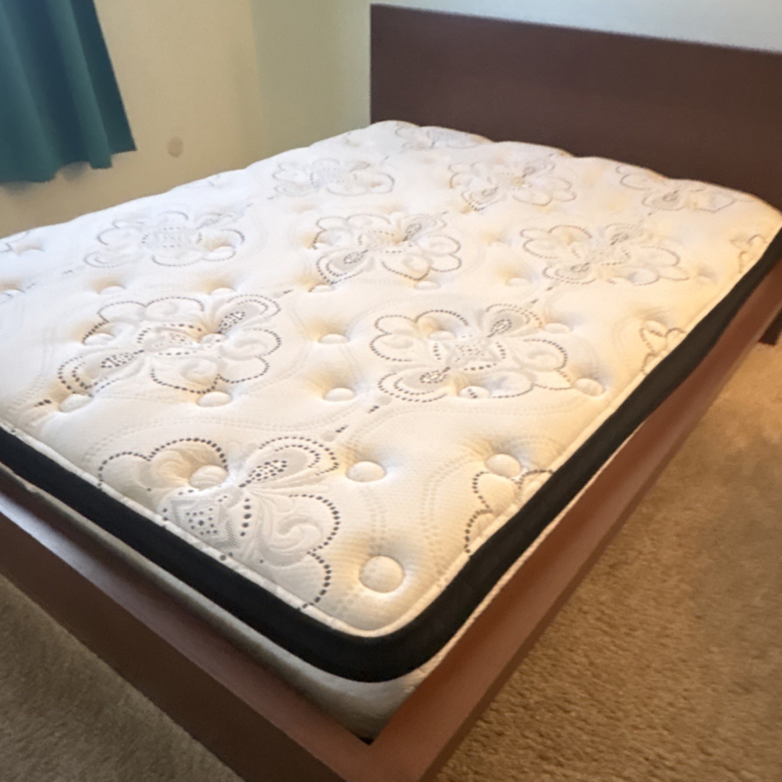 Hybrid Mattress Floral Pattern White Black Rectangle for Bedroom