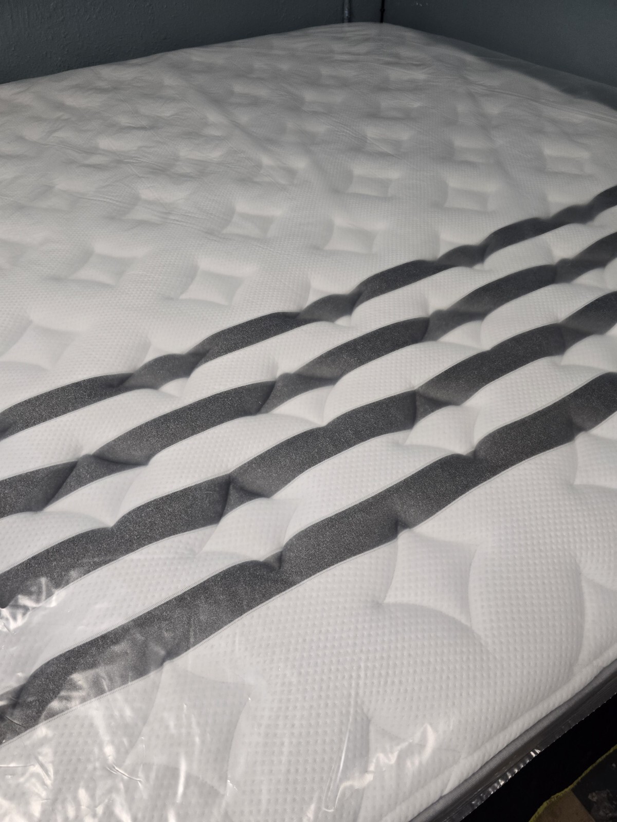 Leesa Legend Chill Hybrid Cal-King Size Mattress