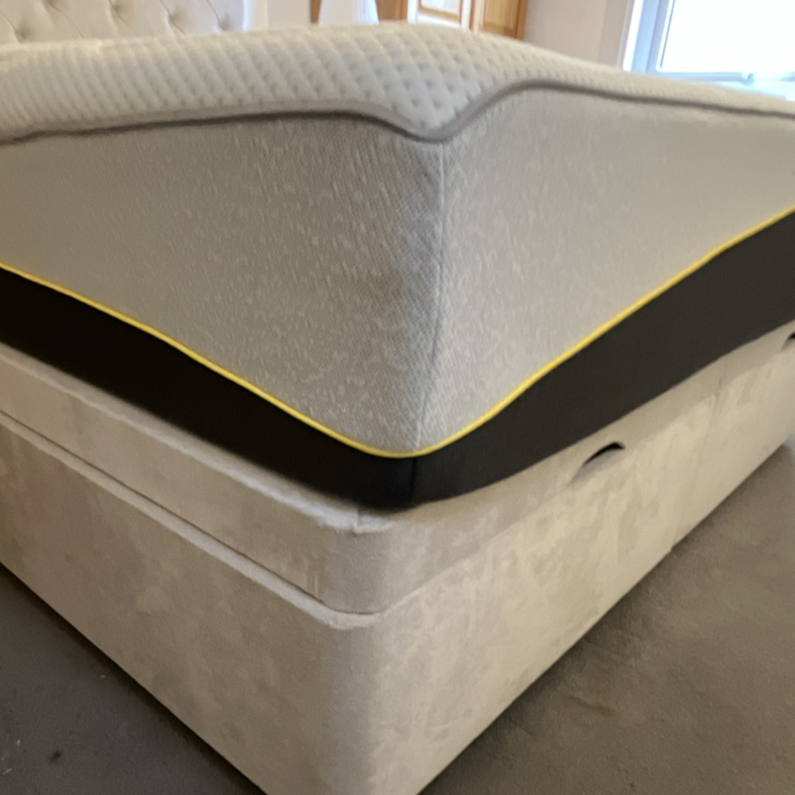 MLILY Premier 2000 Mattress Geometric Pattern White Grey Black Yellow