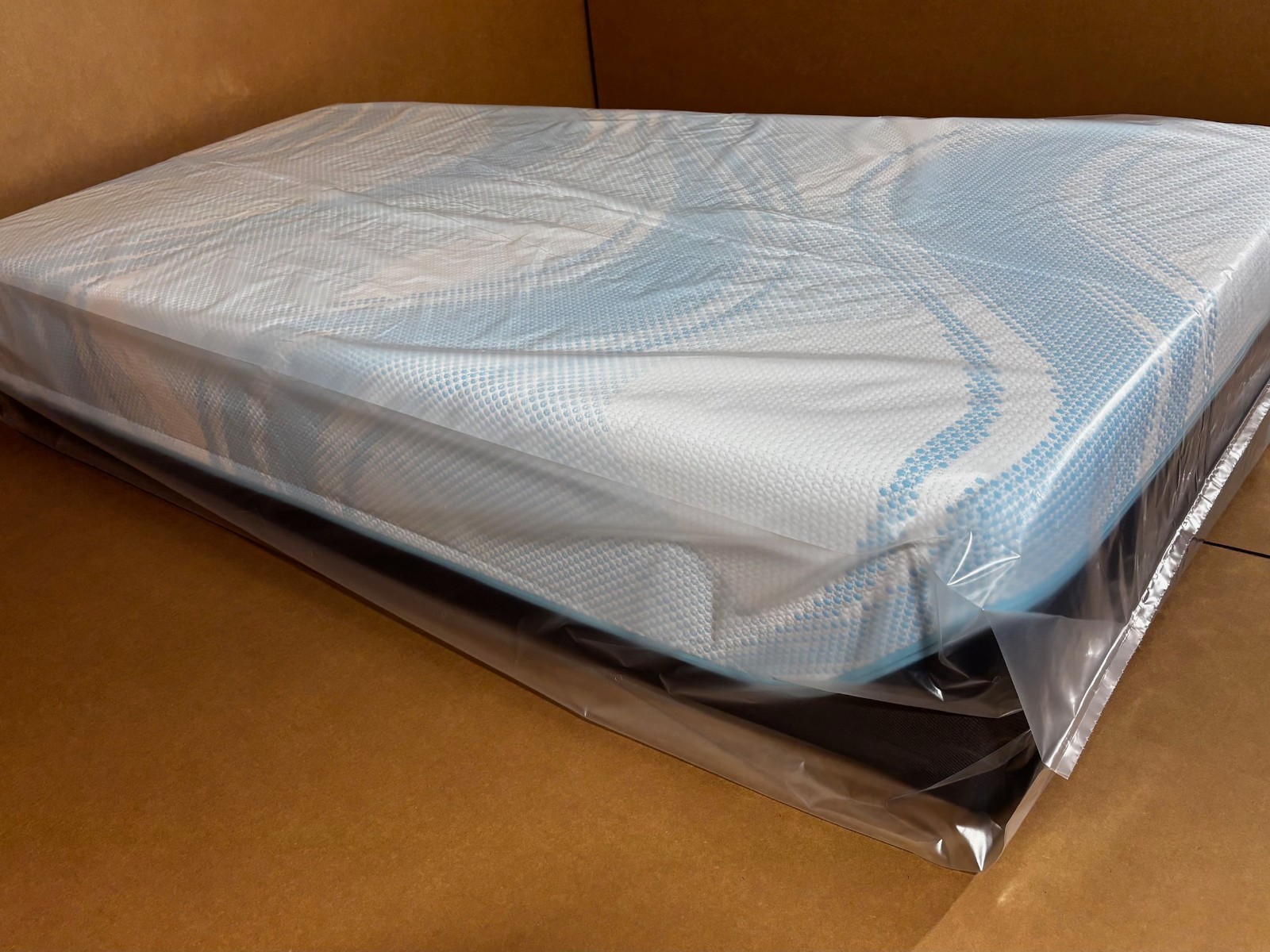 Tempurpedic Luxe Breeze Firm 2.0 Twin XL Mattress 2025 LuxeBreeze MSRP $5199 NEW