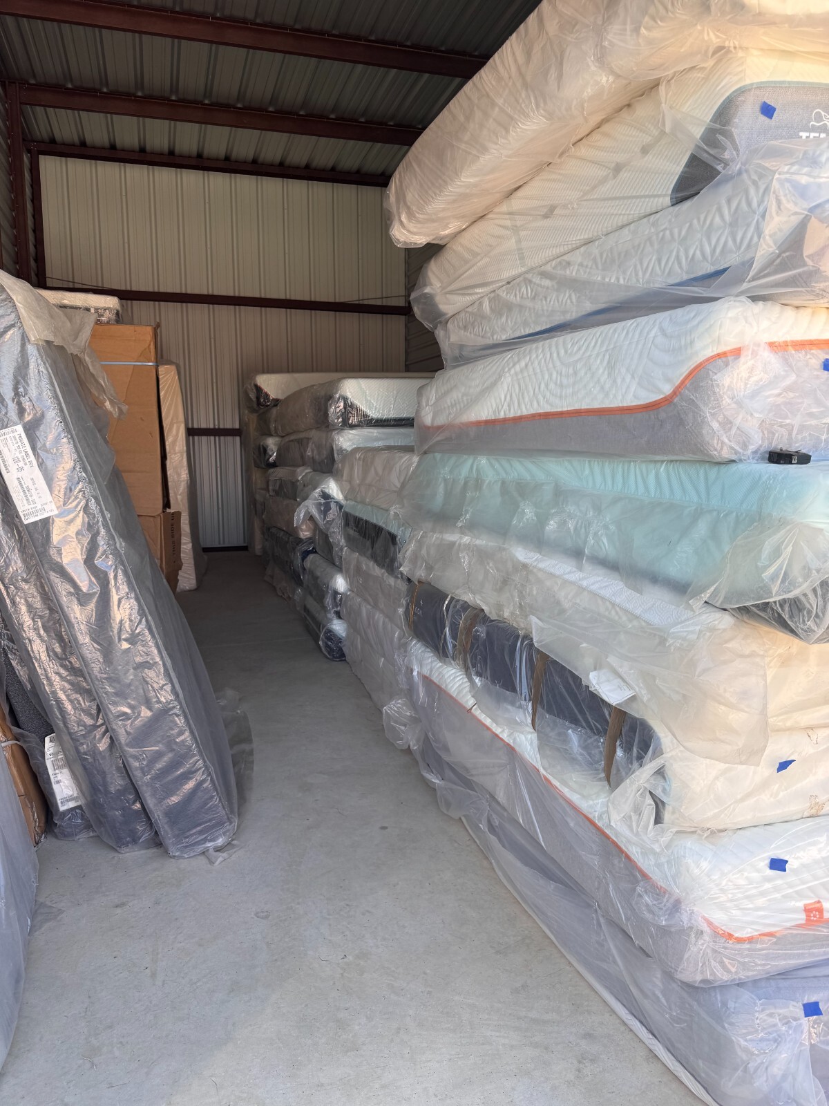 Tempur-pedic mattress Pro Adapt Medium Contour Tech Twin XL/Split CK ex-display.