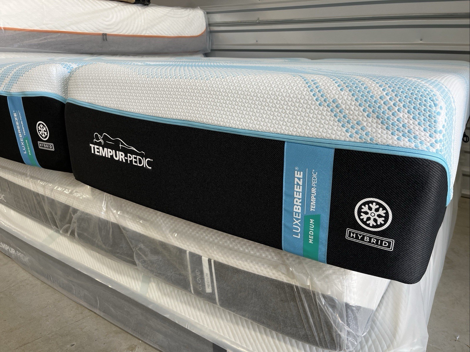 TempurPedic LuxeBreeze 2.0 Medium Hybrid Split King Mattress + ProSmart Base