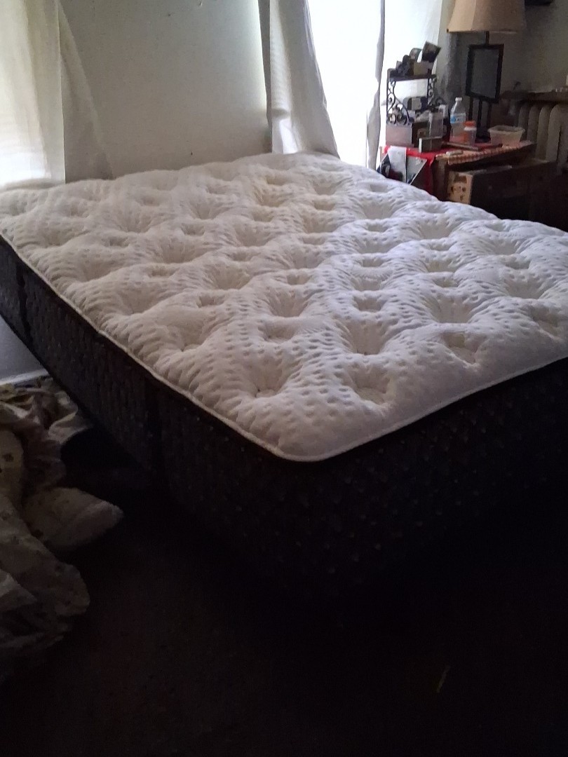 Aireloom Centauri Plush Luxetop Queen Innerspring Handmade Mattress 14″