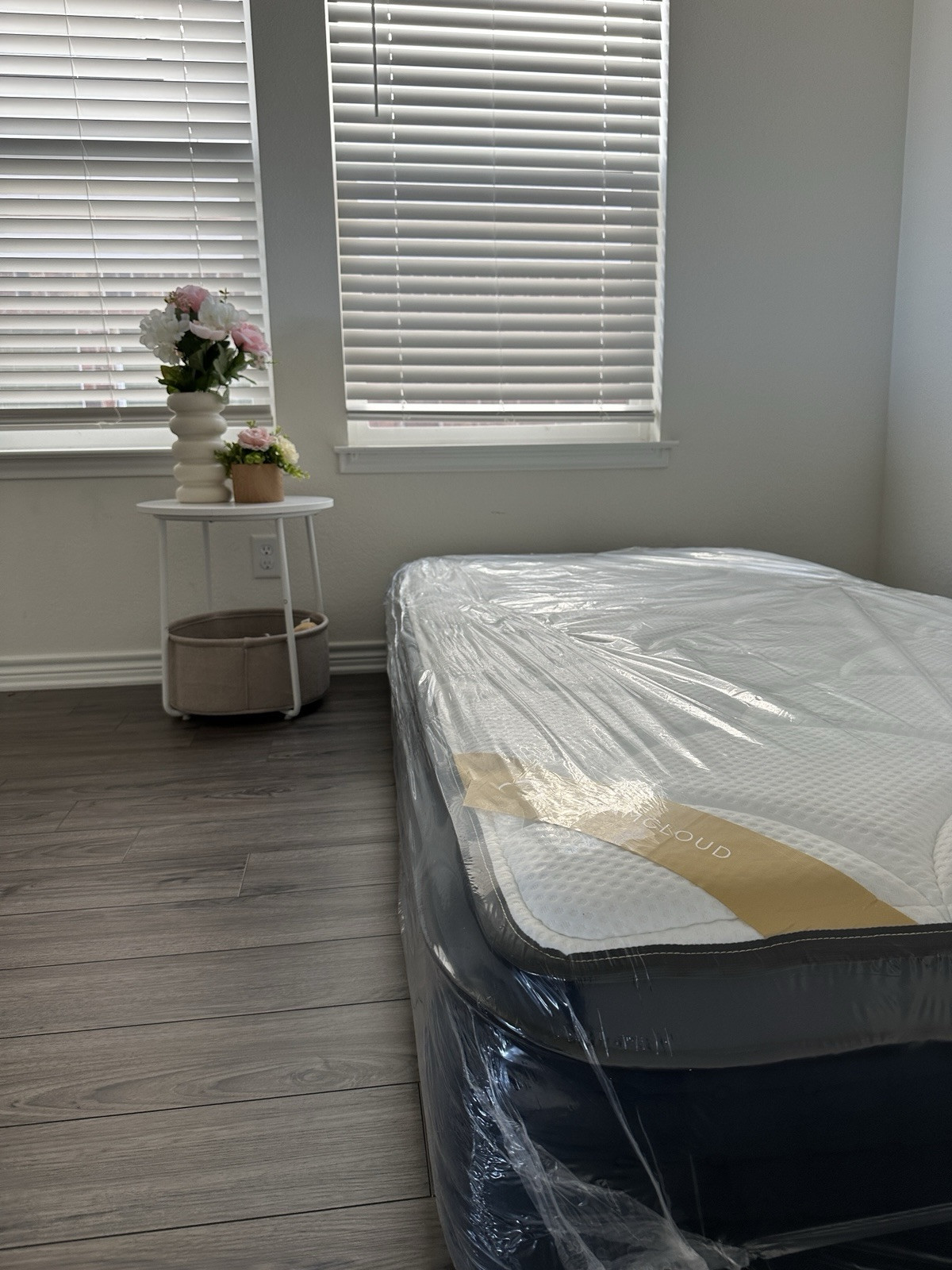 DreamCloud Premier Rest Memory Foam Mattress, Twin XL, Perfect Condition