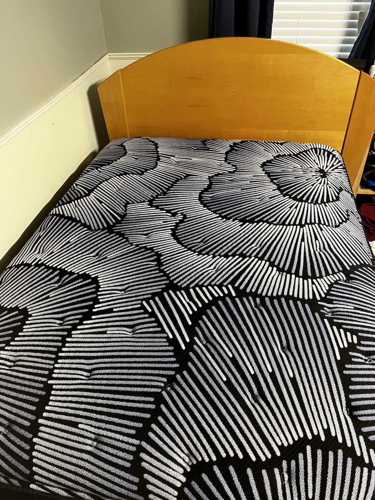 Serta PSX 24 Knox Firm Full Innerspring Mattress Black Gray White Abstract Print