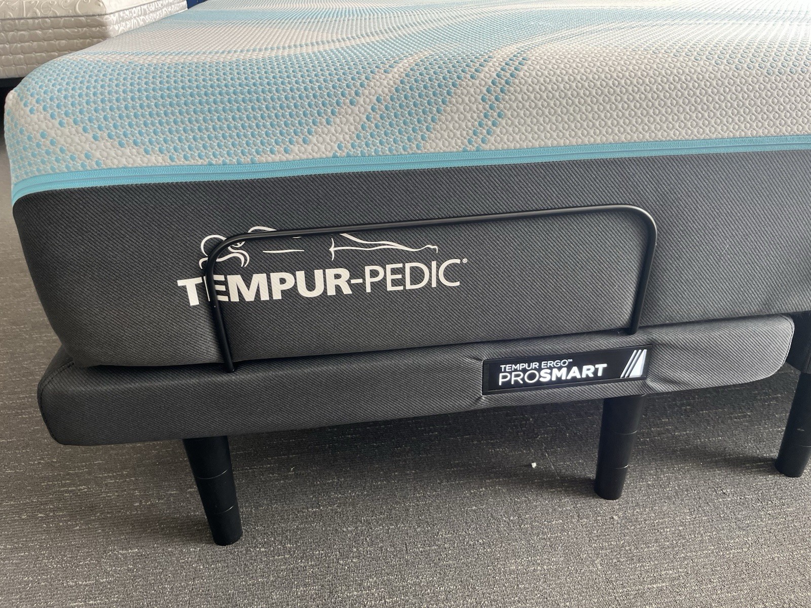 TempurPedic LuxeBreeze 2.0 Medium Hybrid Split Head King Mattress+ ProSmart Base