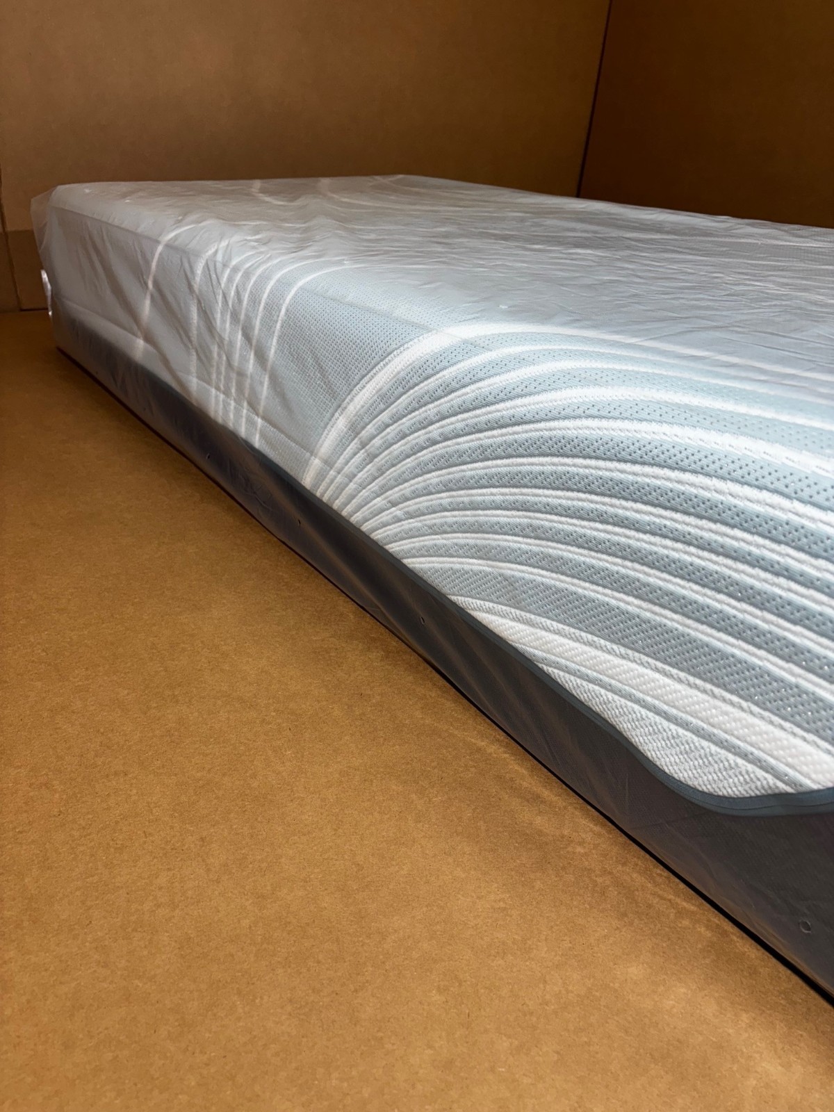 Tempurpedic LuxeAdapt Firm 2.0 Twin XL Mattress Luxe Adapt MSRP $4199