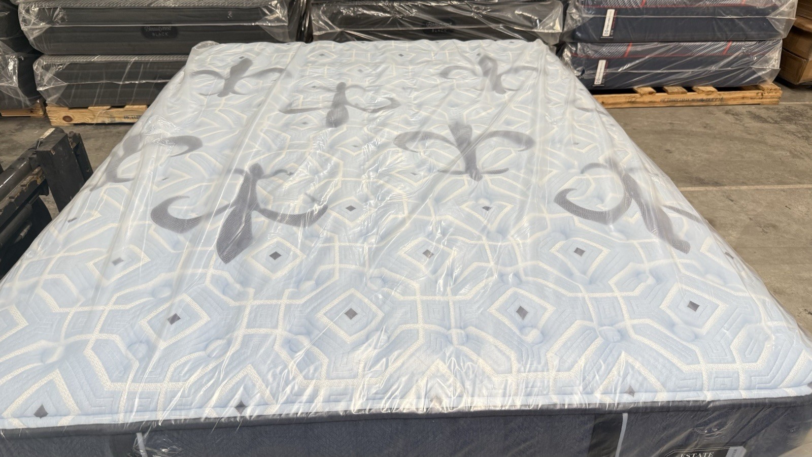 Stearns & Foster Estate Firm QUEEN Mattress w/Rize Clarity II Adjustable Base
