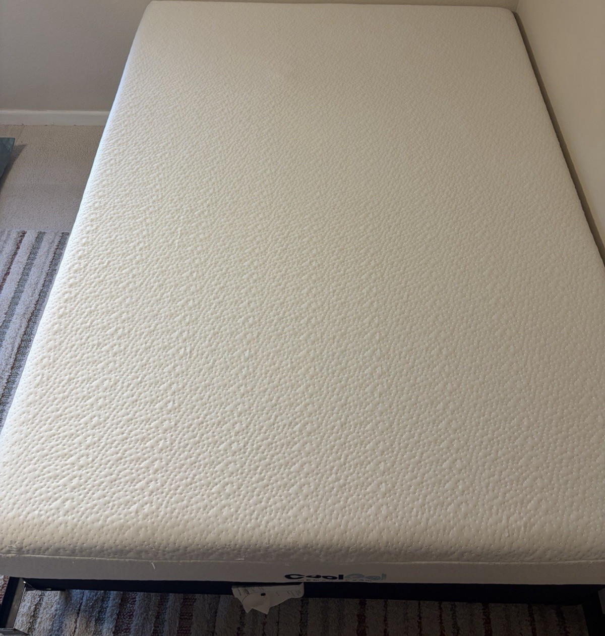 Cool Gel CoolGel Memory Foam Queen, Cooling Tech, Firm, White/Black