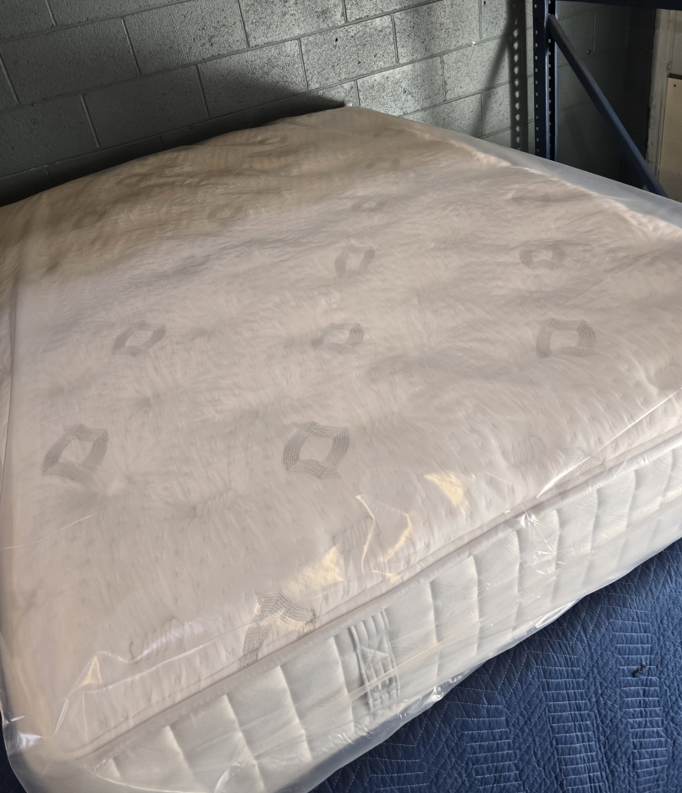 Hotel Collection Aireloom Vitagenic CopperTech Silver ll 13.5″ Luxury Firm Queen