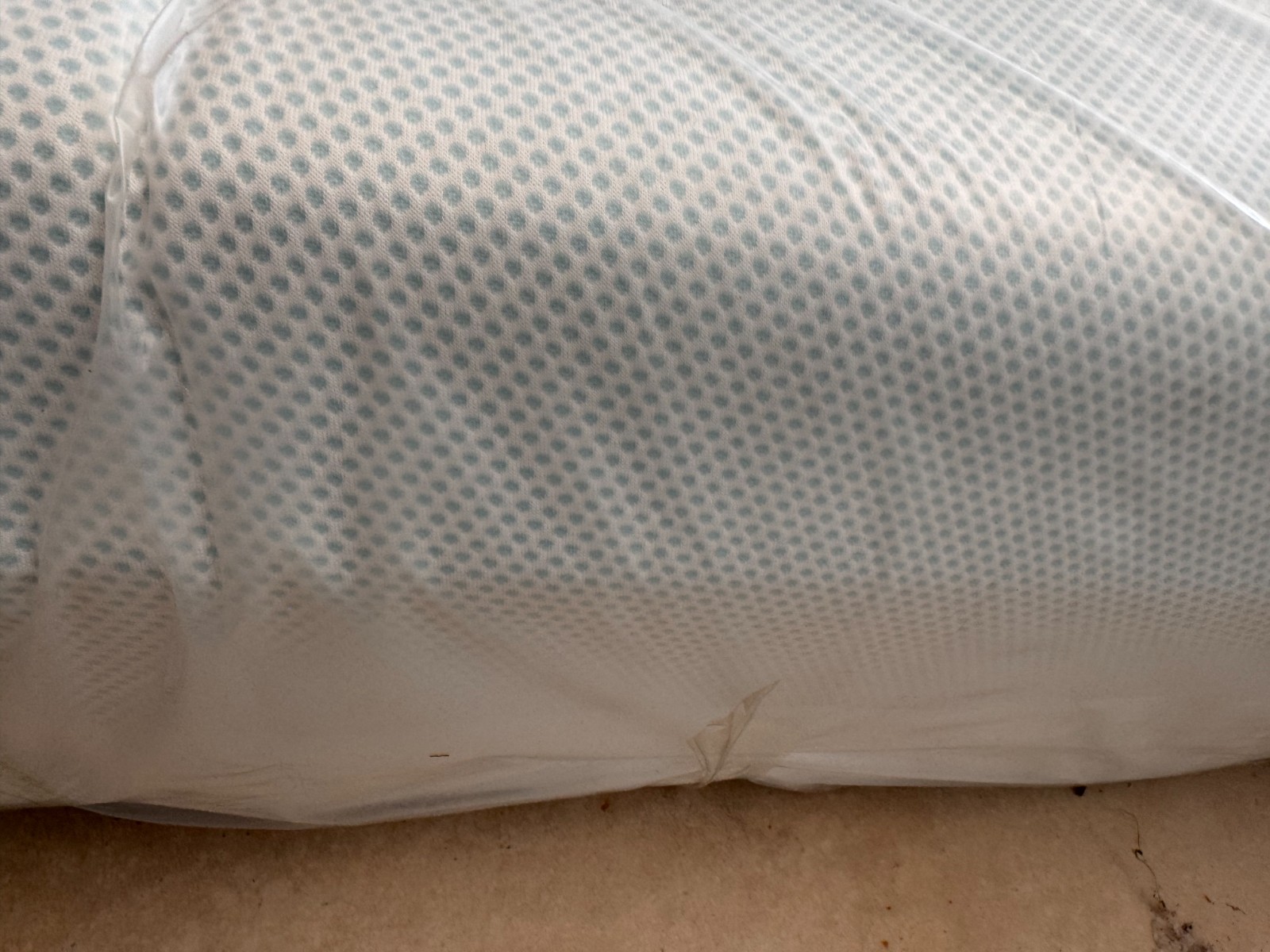 Tempur-pedic mattress Pro breeze Hybrid Pure Cool Twin XL 84” ex-display.