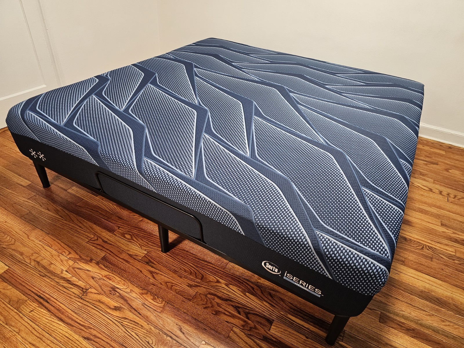 Serta iSERIES Hybrid King 10″ Medium Mattress-in-a-Box CertiPUR Blue/Gray