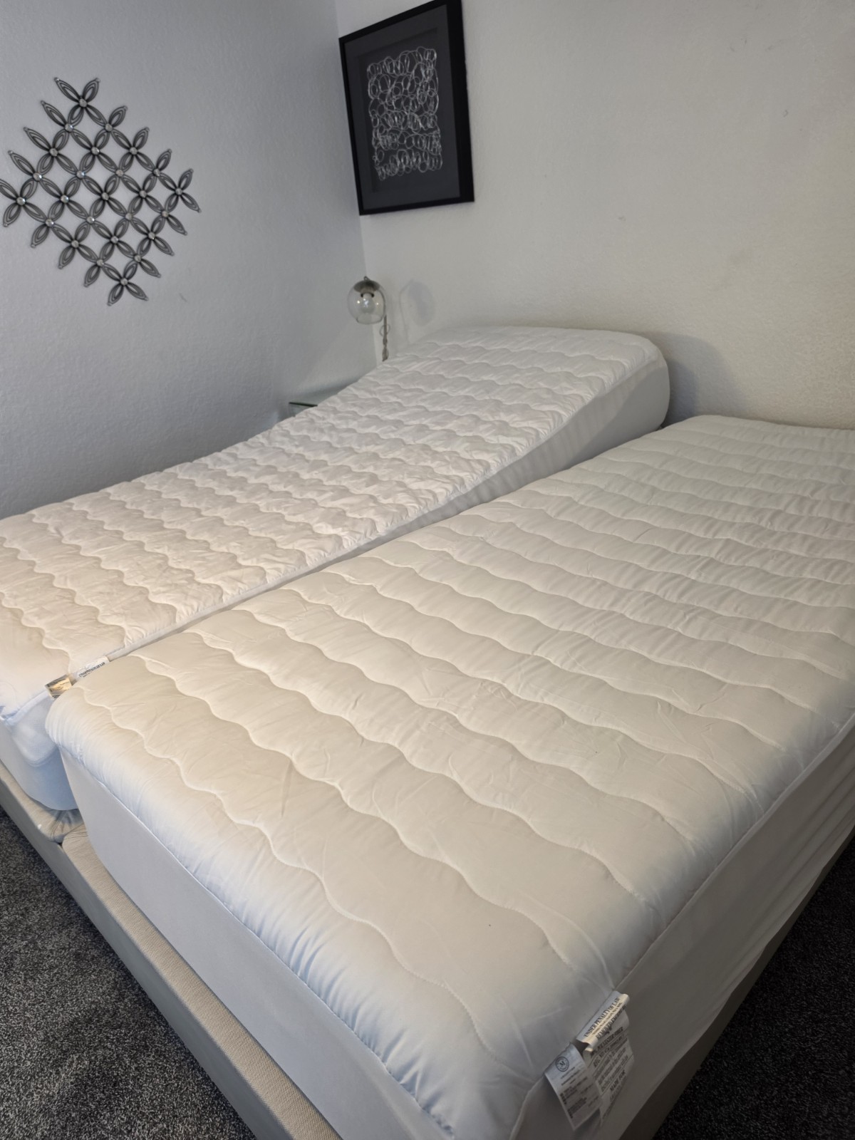 Sleep Number king size bed, Medium Firm, White Quilted Fabric Cover