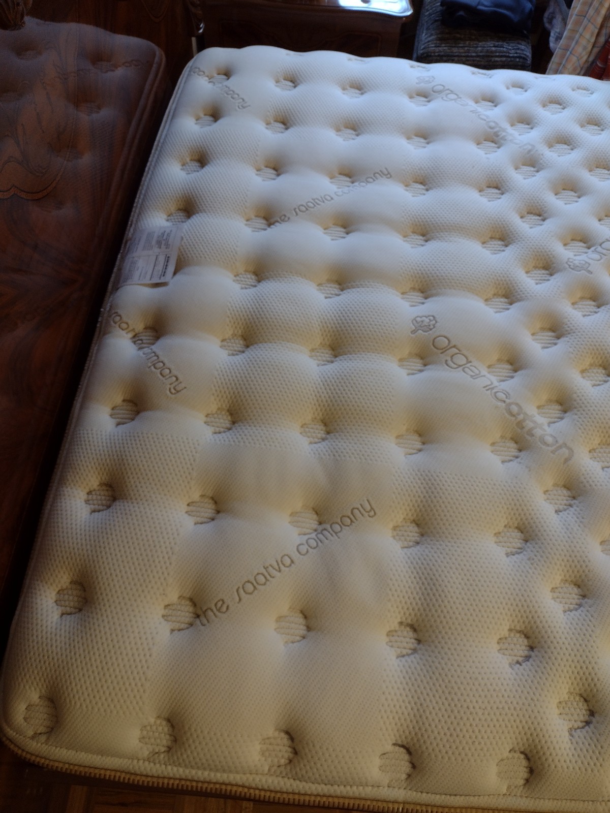 Saatva Classic Queen Mattress 11.5″ Luxury Firm and Slatted Metal Base – PICKUP