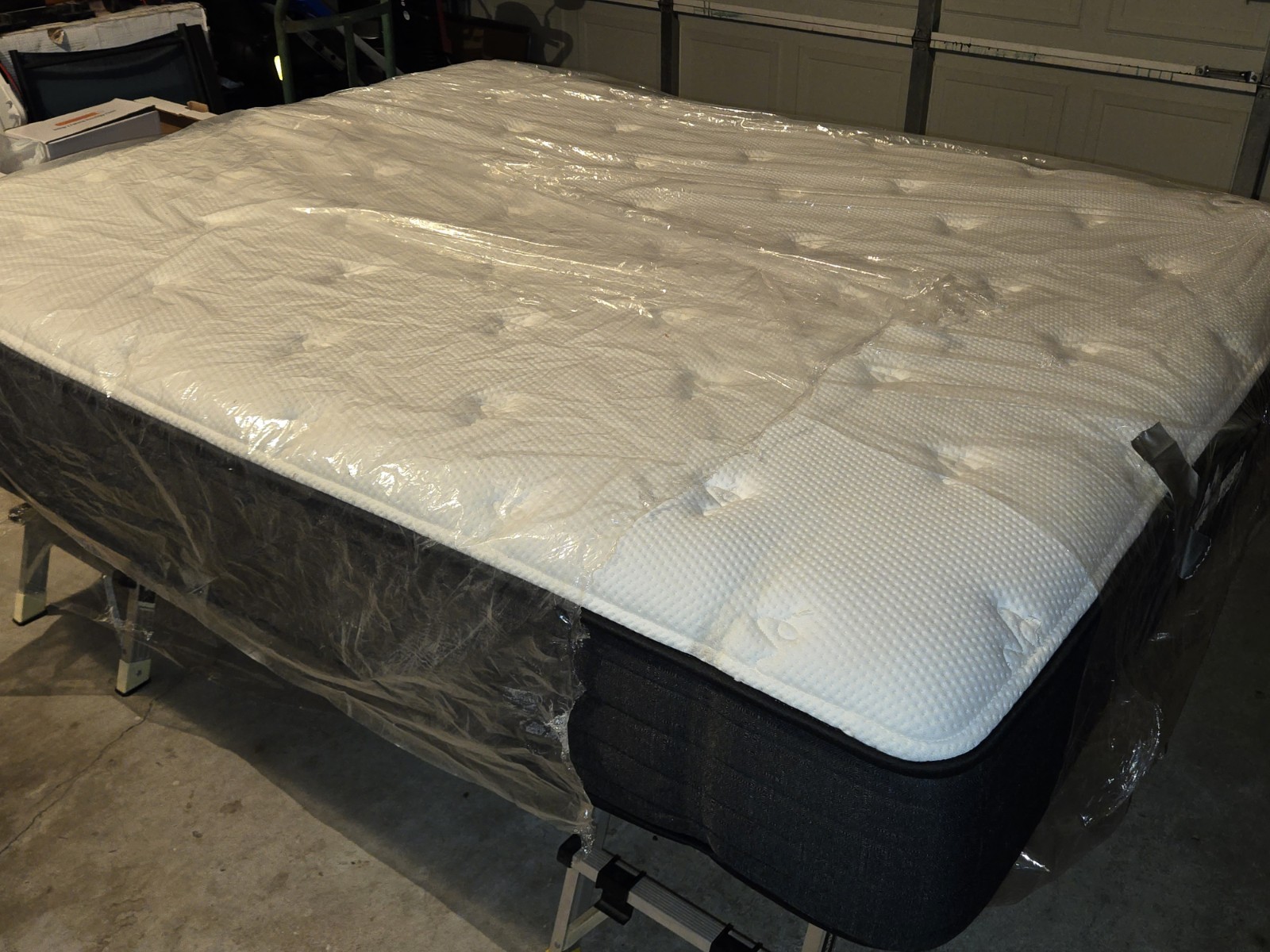 Wilderness RV Mattress Queen Pocket Spring Soft White Black New