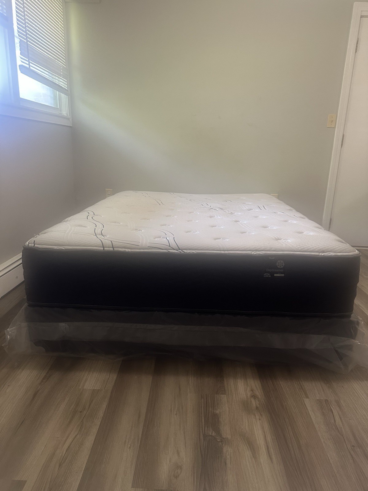 Sleepy’s hybrid With Gel Matrix mattress Queen Size Firm