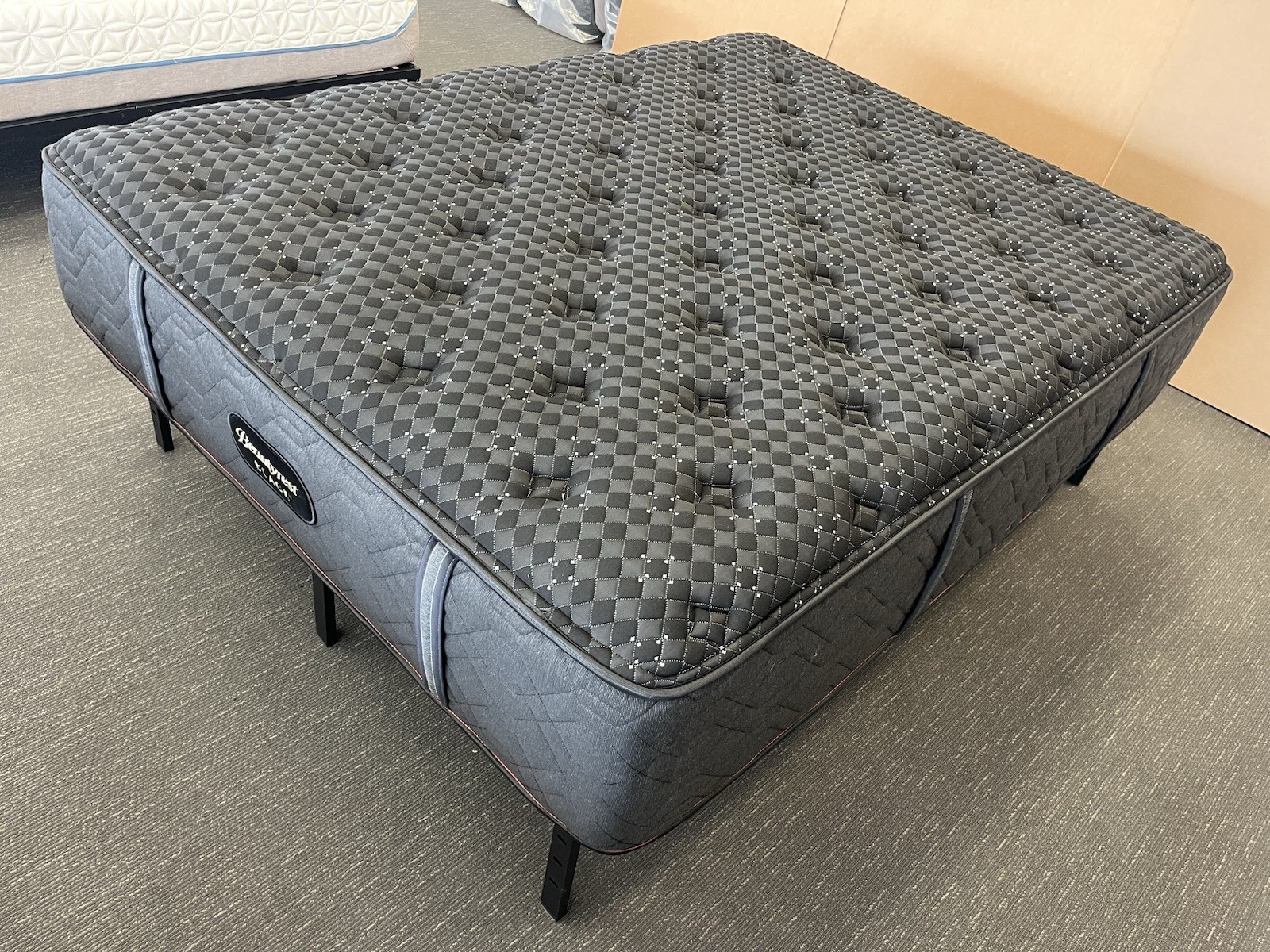 New BEAUTYREST BLACK Series 3 Medium Queen MATTRESS $4,000.00 Free Shipping