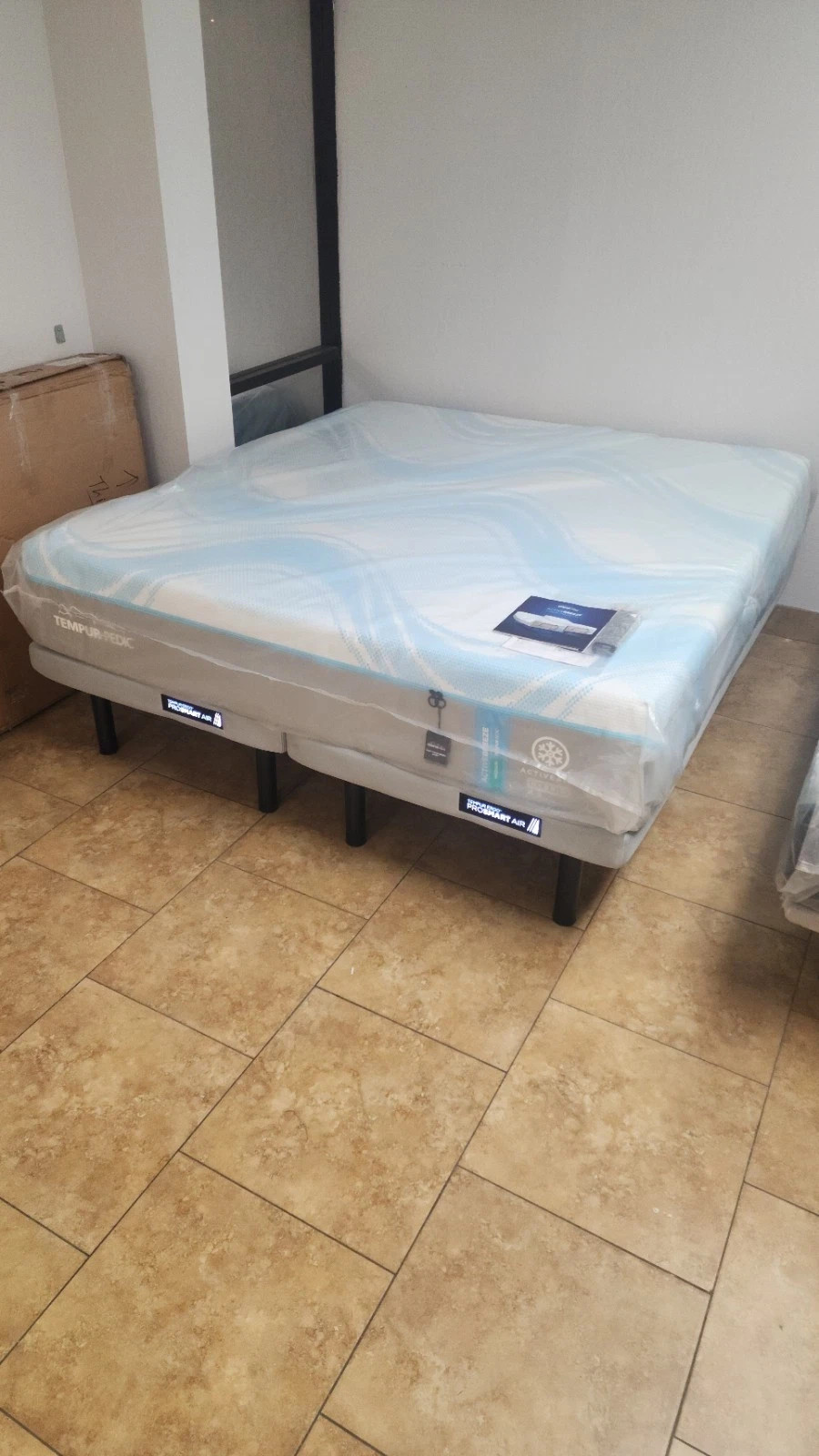 Tempurpedic ActiveBreeze Medium Hybrid King w/Air Bases-NEW-MSRP $14,197