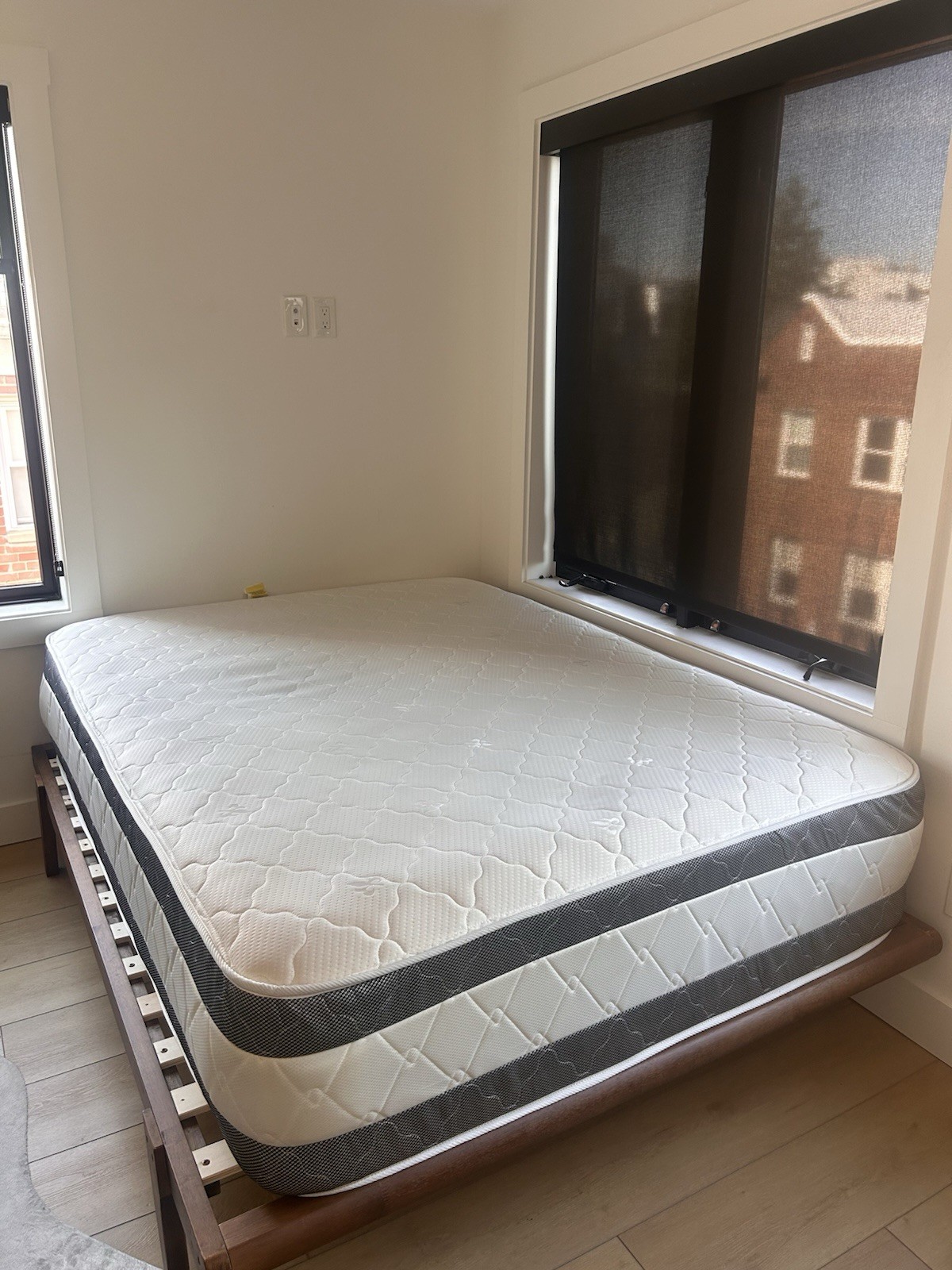 Queen Mattress Medium Soft Quilted Fabric Cover White/Gray NO STAINS 14 Inch